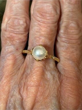 Gold Tone Pearl & Rhinestone Ring Size 11 Elegant Floral Setting